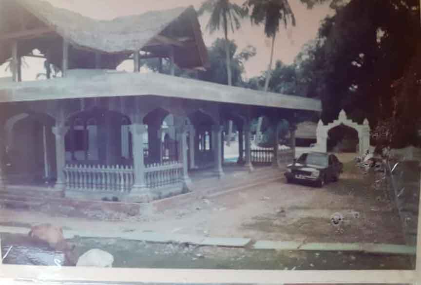 Photo Jadul Meunasah Gampong Pandrah Kandeh yang di Abadikan Sekitar Tahun 1993